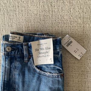 Abercrombie Ultra High Rise 90s Slim Straight Jean